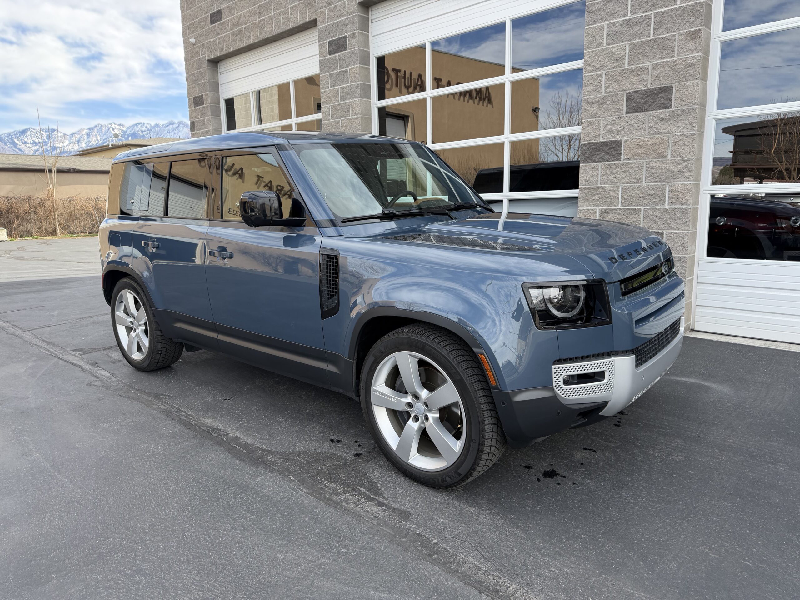 2024 Land Rover Defender SE